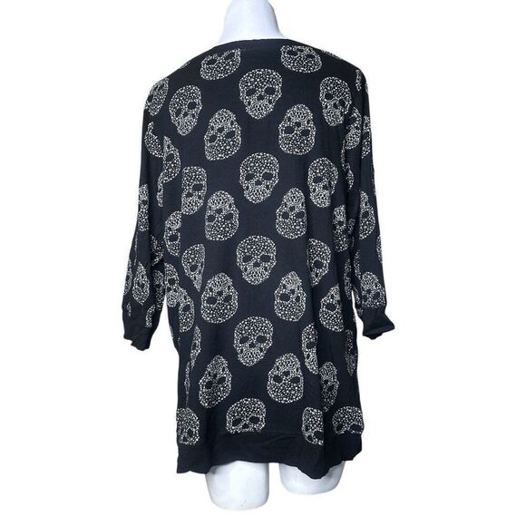 Torrid Skulls Top 1x plus 3/4 sleeve - Picture 5 of 6